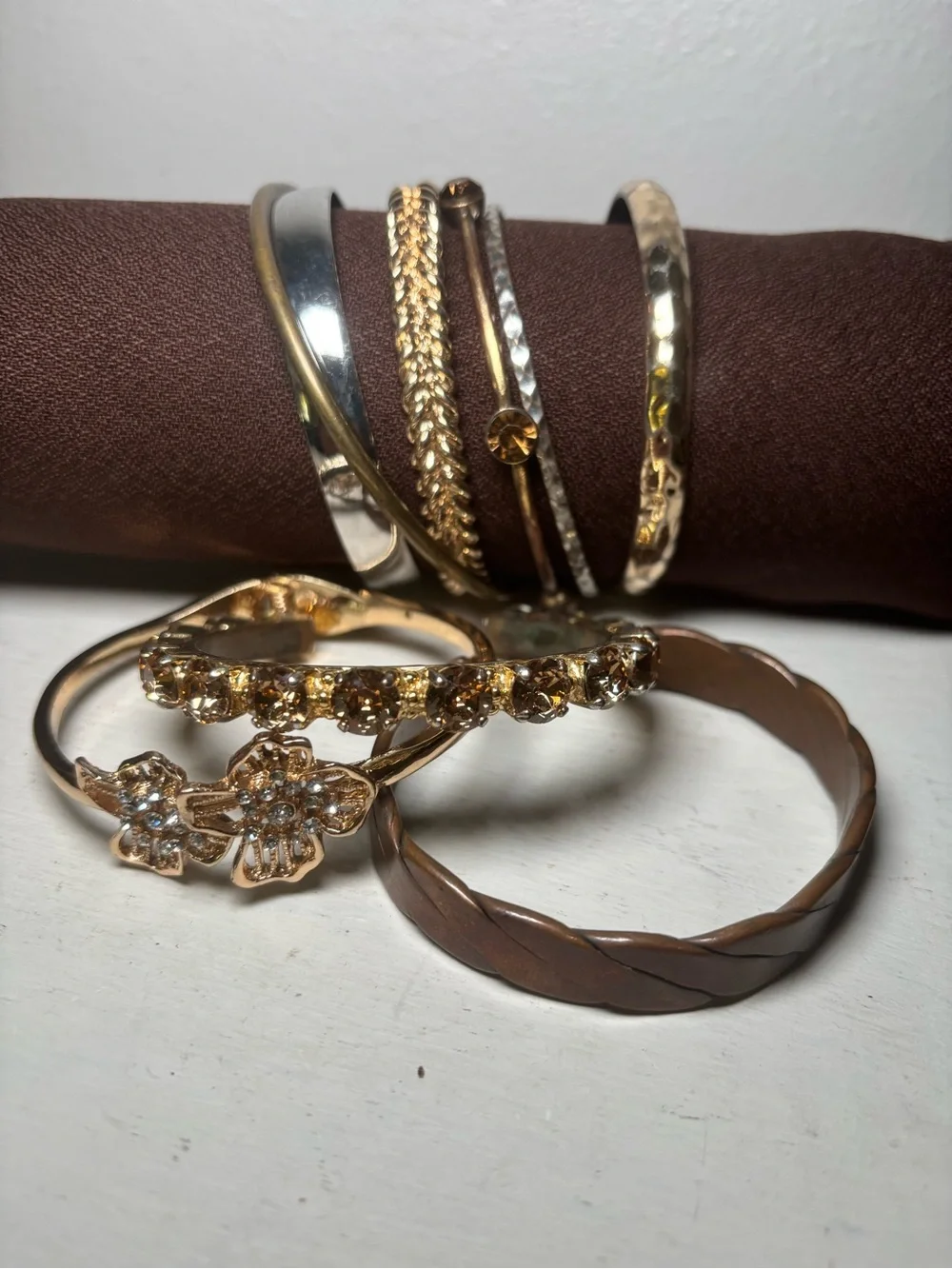 Gold-Tone Mixed Bangle Bracelet Set — Elegant Stackable Women’s Jewelry